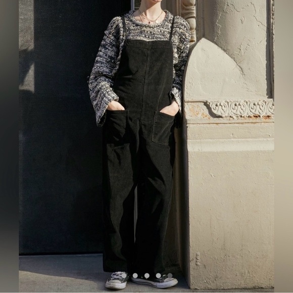 Urban Outfitters BDG Black Corduroy Overalls Wide Leg Jumpsuit Chore Pockets Y2K - Picture 4 of 15
